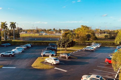 Condo in Sunrise, Florida, 2 bedrooms  № 1058948 - photo 1