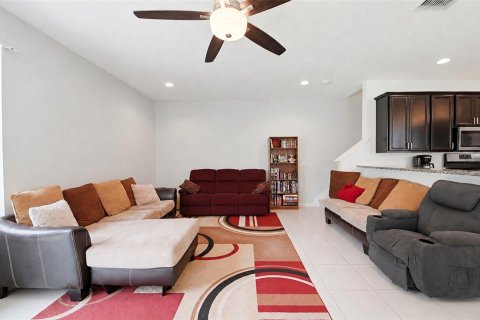 Adosado en venta en Apopka, Florida, 3 dormitorios, 159.79 m2 № 2157141 - foto 3
