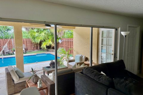 House in Miami, Florida 4 bedrooms, 231.23 sq.m. № 1976867 - photo 2