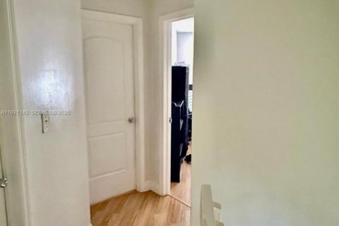 House in Miami, Florida 4 bedrooms, 231.23 sq.m. № 1976867 - photo 6