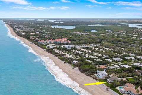 House in Vero Beach, Florida 4 bedrooms, 409.61 sq.m. № 1055088 - photo 1