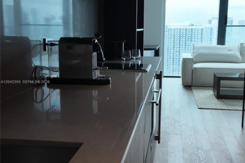 Condo in Miami, Florida  № 2184828 - photo 2