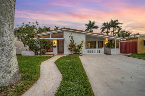 Дом в Холливуд, Флорида 4 спальни, 171.4м2 № 1982415
