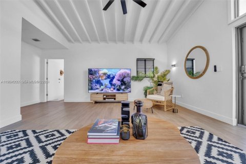 Снять в аренду виллу или дом в Холливуд, Флорида 4 спальни, 171.4м2, № 1982415 - фото 5