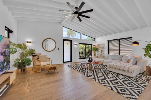 Снять в аренду виллу или дом в Холливуд, Флорида 4 спальни, 171.4м2, № 1982415 - фото 3