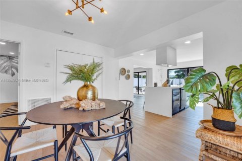 Снять в аренду виллу или дом в Холливуд, Флорида 4 спальни, 171.4м2, № 1982415 - фото 9