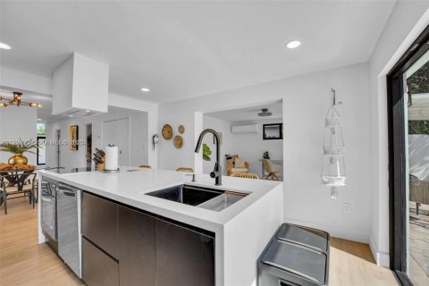 Снять в аренду виллу или дом в Холливуд, Флорида 4 спальни, 171.4м2, № 1982415 - фото 14