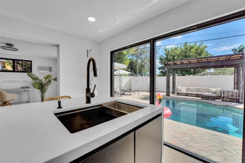 Снять в аренду виллу или дом в Холливуд, Флорида 4 спальни, 171.4м2, № 1982415 - фото 13