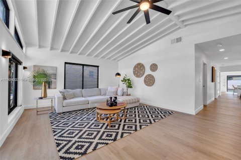 Снять в аренду виллу или дом в Холливуд, Флорида 4 спальни, 171.4м2, № 1982415 - фото 6