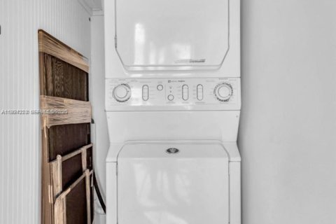 Снять в аренду виллу или дом в Холливуд, Флорида 4 спальни, 171.4м2, № 1982415 - фото 30