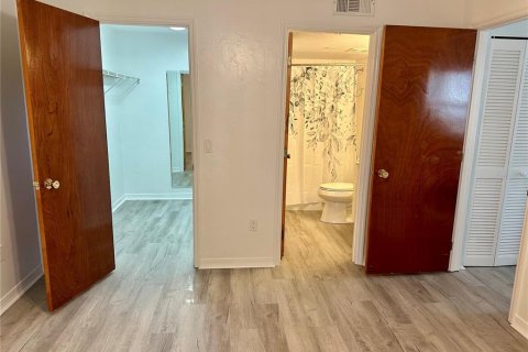 Condo in Gainesville, Florida, 1 bedroom  № 1810242 - photo 10