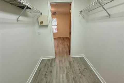 Condo in Gainesville, Florida, 1 bedroom  № 1810242 - photo 9