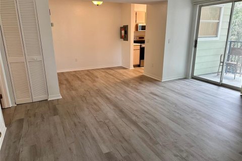 Condo in Gainesville, Florida, 1 bedroom  № 1810242 - photo 5