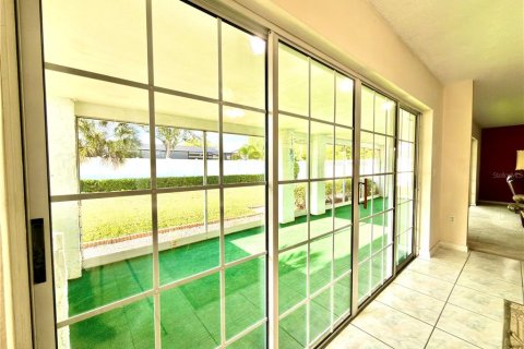 House in Tarpon Springs, Florida 4 bedrooms, 264.03 sq.m. № 2093532 - photo 10