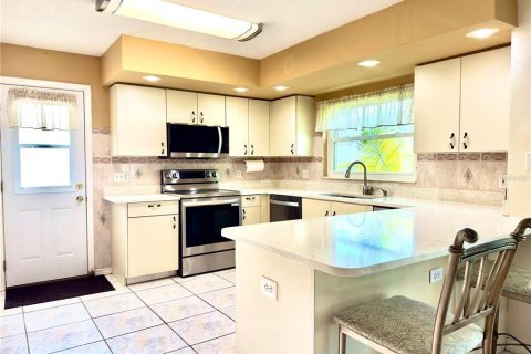 House in Tarpon Springs, Florida 4 bedrooms, 264.03 sq.m. № 2093532 - photo 3