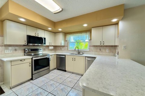 House in Tarpon Springs, Florida 4 bedrooms, 264.03 sq.m. № 2093532 - photo 11