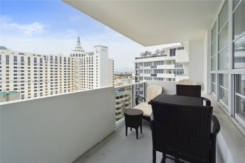 Condo in Miami Beach, Florida, 1 bedroom  № 2035413 - photo 16