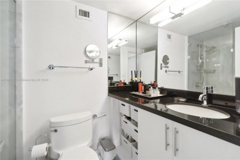 Condo in Miami Beach, Florida, 1 bedroom  № 2035413 - photo 13