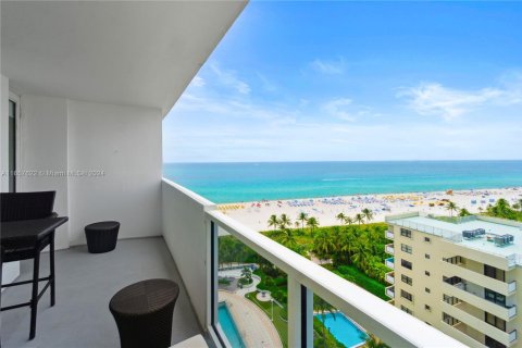 Condo in Miami Beach, Florida, 1 bedroom  № 2035413 - photo 2