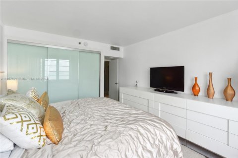 Condo in Miami Beach, Florida, 1 bedroom  № 2035413 - photo 12