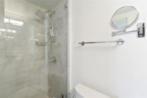 Condo in Miami Beach, Florida, 1 bedroom  № 2035413 - photo 14