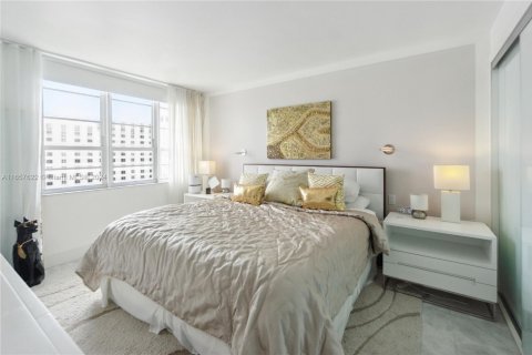 Condo in Miami Beach, Florida, 1 bedroom  № 2035413 - photo 11