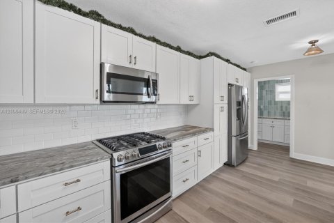 Villa ou maison à louer à Hollywood, Floride: 3 chambres, 162.39 m2 № 2432407 - photo 19