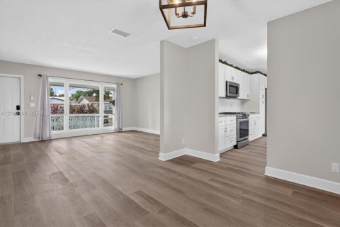 Villa ou maison à louer à Hollywood, Floride: 3 chambres, 162.39 m2 № 2432407 - photo 9