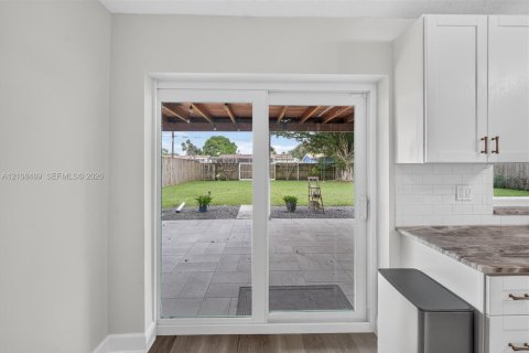 Villa ou maison à louer à Hollywood, Floride: 3 chambres, 162.39 m2 № 2432407 - photo 25