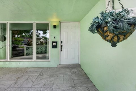 Villa ou maison à louer à Hollywood, Floride: 3 chambres, 162.39 m2 № 2432407 - photo 6