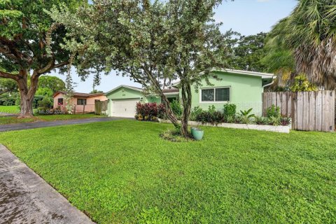 Villa ou maison à louer à Hollywood, Floride: 3 chambres, 162.39 m2 № 2432407 - photo 4