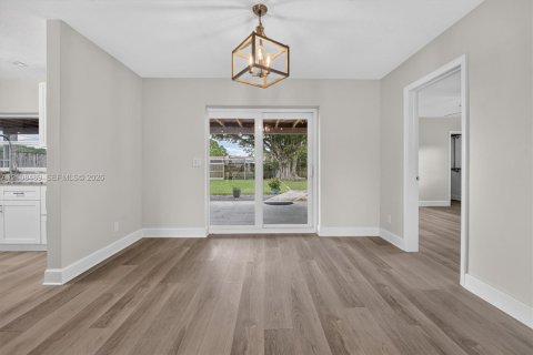 Villa ou maison à louer à Hollywood, Floride: 3 chambres, 162.39 m2 № 2432407 - photo 28