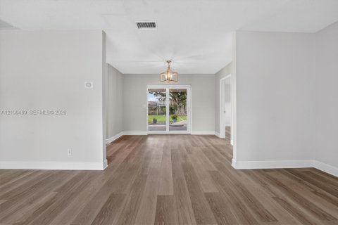 Villa ou maison à louer à Hollywood, Floride: 3 chambres, 162.39 m2 № 2432407 - photo 27