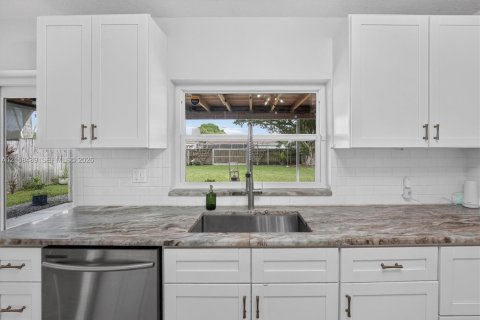 Villa ou maison à louer à Hollywood, Floride: 3 chambres, 162.39 m2 № 2432407 - photo 20