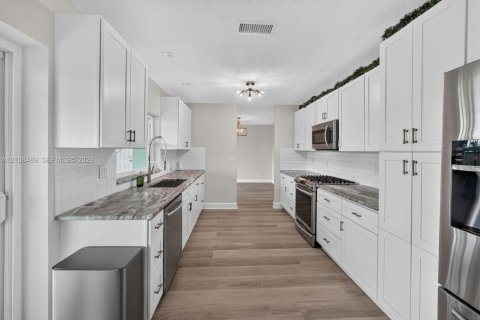 Villa ou maison à louer à Hollywood, Floride: 3 chambres, 162.39 m2 № 2432407 - photo 23