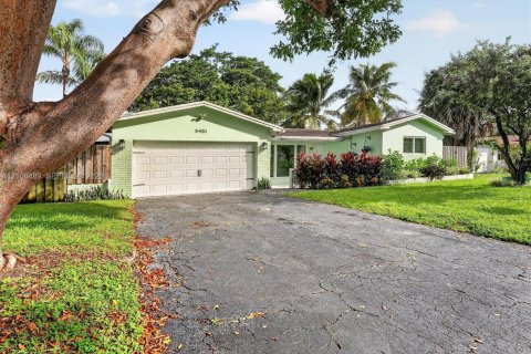 Villa ou maison à louer à Hollywood, Floride: 3 chambres, 162.39 m2 № 2432407 - photo 2