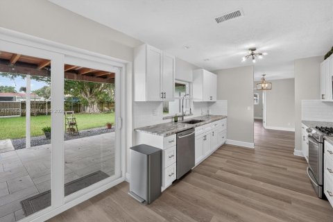 Villa ou maison à louer à Hollywood, Floride: 3 chambres, 162.39 m2 № 2432407 - photo 24