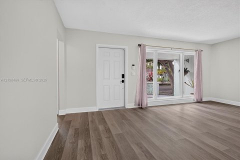 Villa ou maison à louer à Hollywood, Floride: 3 chambres, 162.39 m2 № 2432407 - photo 10