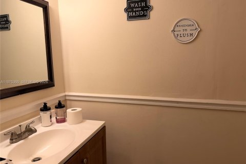 Condo in North Lauderdale, Florida, 1 bedroom  № 2038261 - photo 14