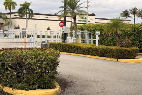 Condo in North Lauderdale, Florida, 1 bedroom  № 2038261 - photo 4