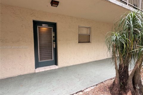 Condo in North Lauderdale, Florida, 1 bedroom  № 2038261 - photo 6