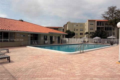 Condo in North Lauderdale, Florida, 1 bedroom  № 2038261 - photo 3