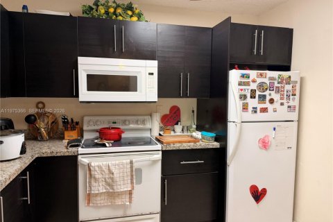 Condo in North Lauderdale, Florida, 1 bedroom  № 2038261 - photo 8