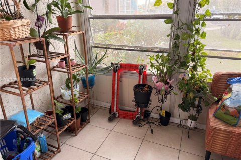 Condo in North Lauderdale, Florida, 1 bedroom  № 2038261 - photo 11