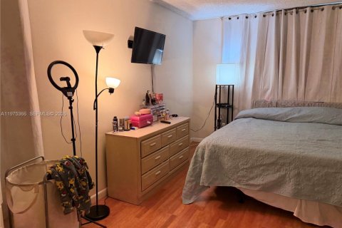 Condo in North Lauderdale, Florida, 1 bedroom  № 2038261 - photo 13