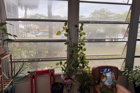 Condo in North Lauderdale, Florida, 1 bedroom  № 2038261 - photo 10