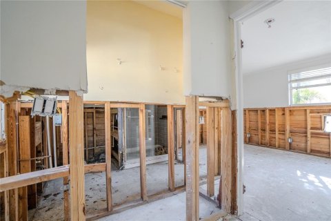 House in Saint Pete Beach, Florida 4 bedrooms, 106.74 sq.m. № 2322683 - photo 27