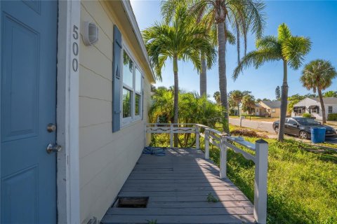 House in Saint Pete Beach, Florida 4 bedrooms, 106.74 sq.m. № 2322683 - photo 9