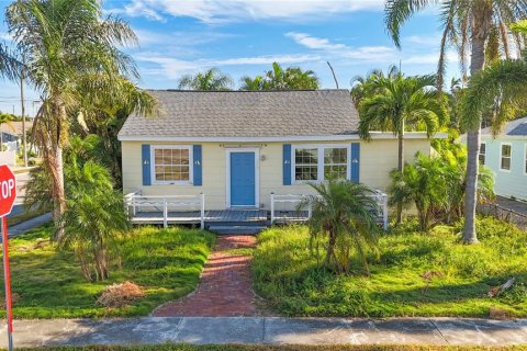 House in Saint Pete Beach, Florida 4 bedrooms, 106.74 sq.m. № 2322683 - photo 7