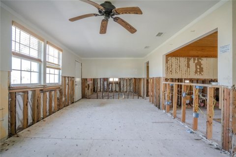 House in Saint Pete Beach, Florida 4 bedrooms, 106.74 sq.m. № 2322683 - photo 15